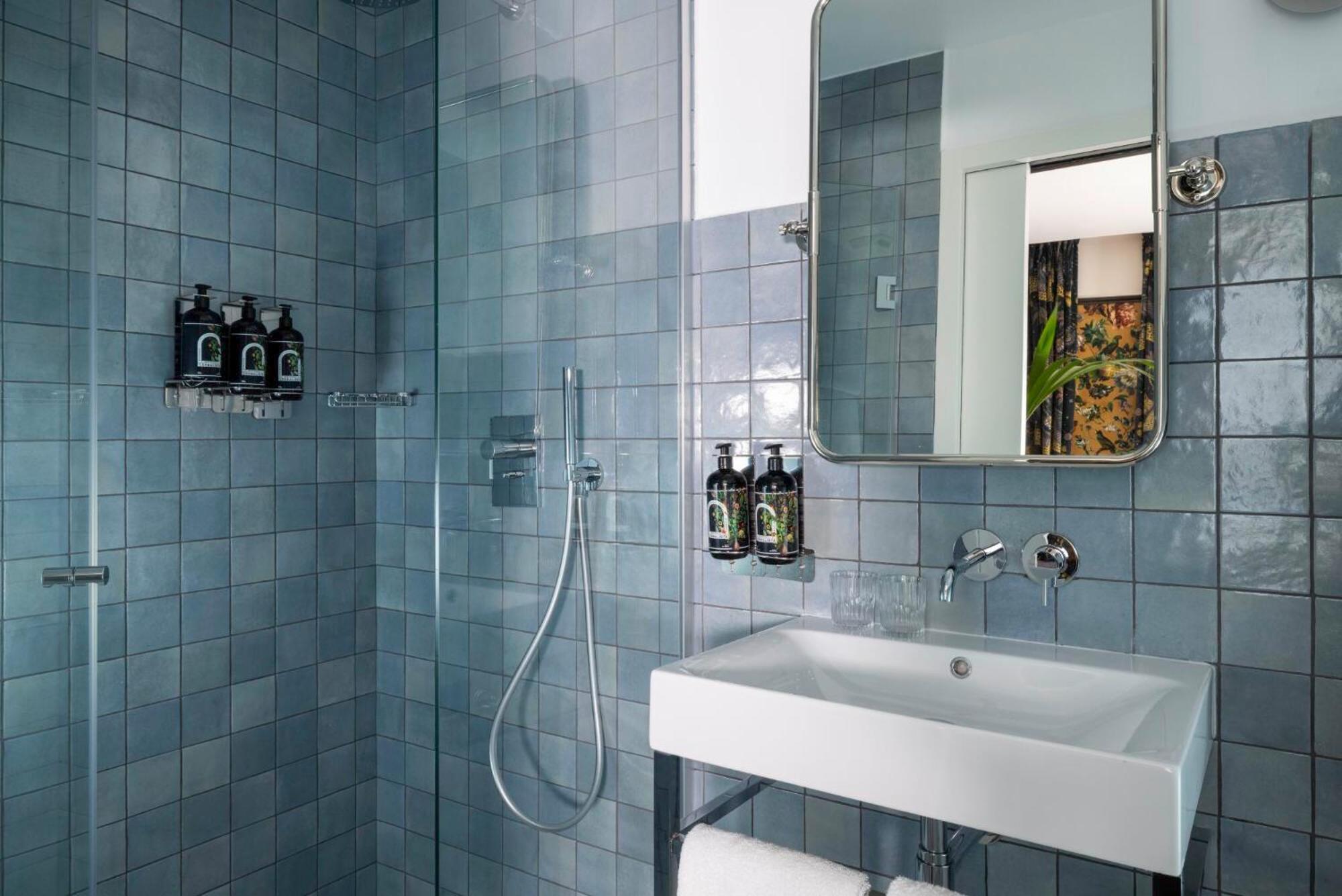 Hotel Ginette A La Folie & Spa Paris Exterior foto